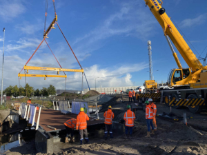 Fietsbrug inhijsen Breda